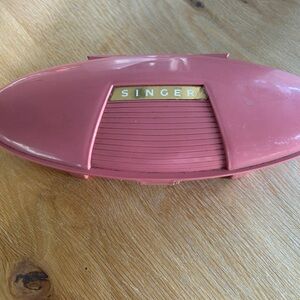 Singer Pink Buttonholer 1960’s Made in USA 9 Templates